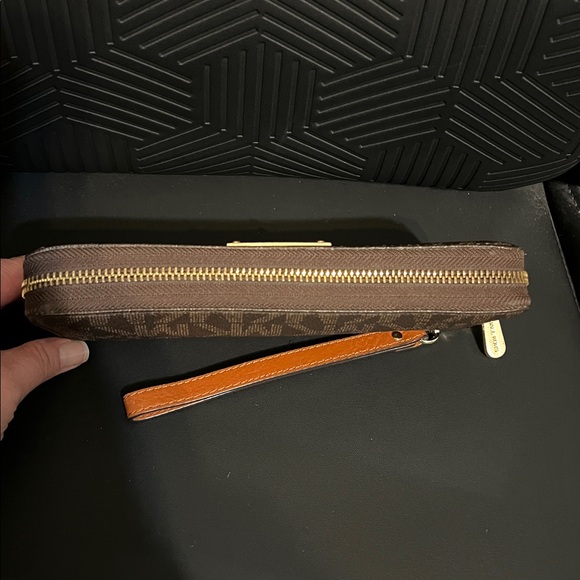 Michael Kors Dark Brown Wallet / Wristlet - Picture 4 of 9